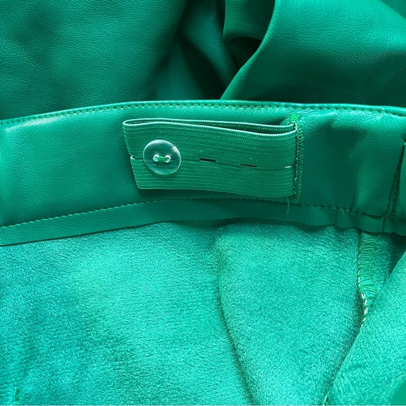 Maniere De Voir Vibrant Emerald Green Tacked Vegan Leather Flared Trousers US 6 - Picture 7 of 15